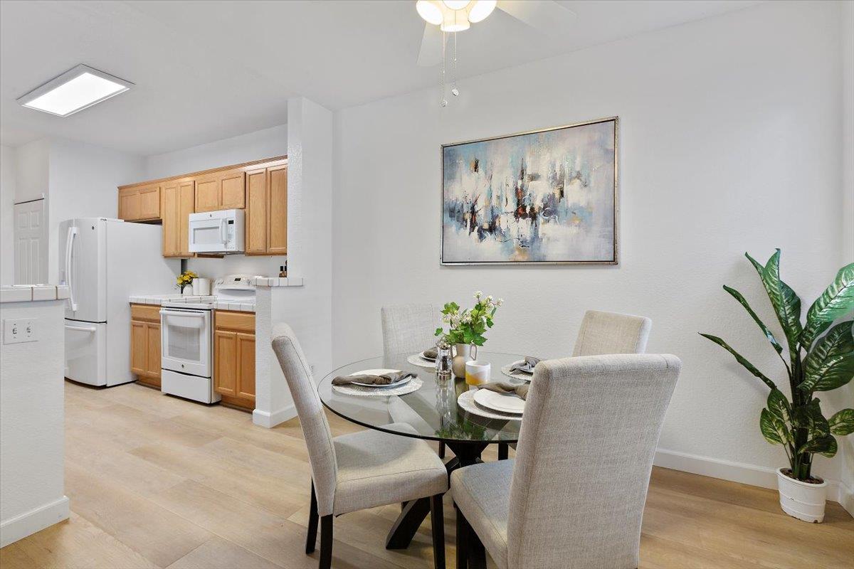 Detail Gallery Image 7 of 30 For 250 Santa Fe Ter #209,  Sunnyvale,  CA 94085 - 2 Beds | 2 Baths
