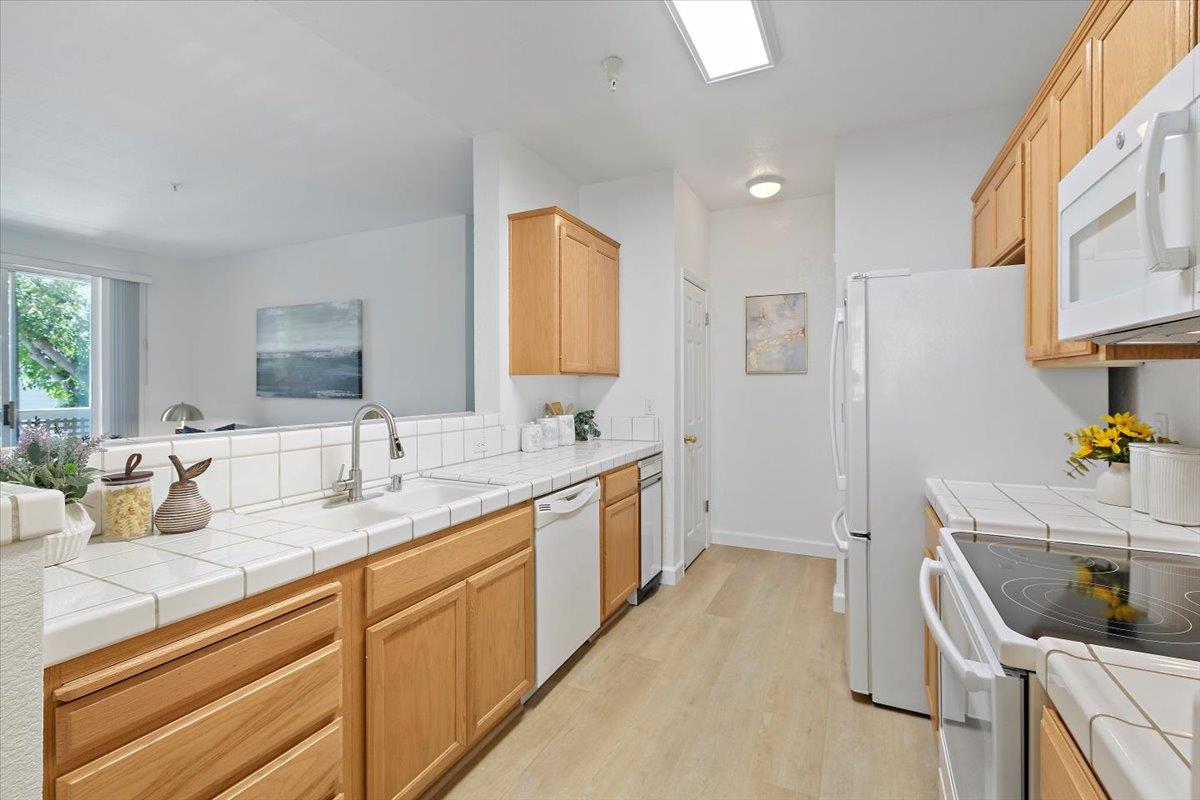 Detail Gallery Image 9 of 30 For 250 Santa Fe Ter #209,  Sunnyvale,  CA 94085 - 2 Beds | 2 Baths