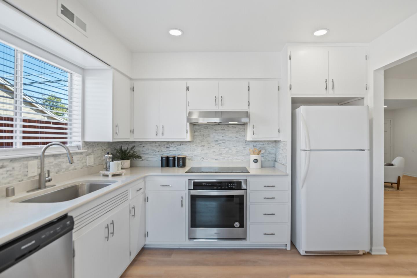 Detail Gallery Image 14 of 29 For 1428 Redwood Ave, Redwood City,  CA 94061 - 3 Beds | 2 Baths