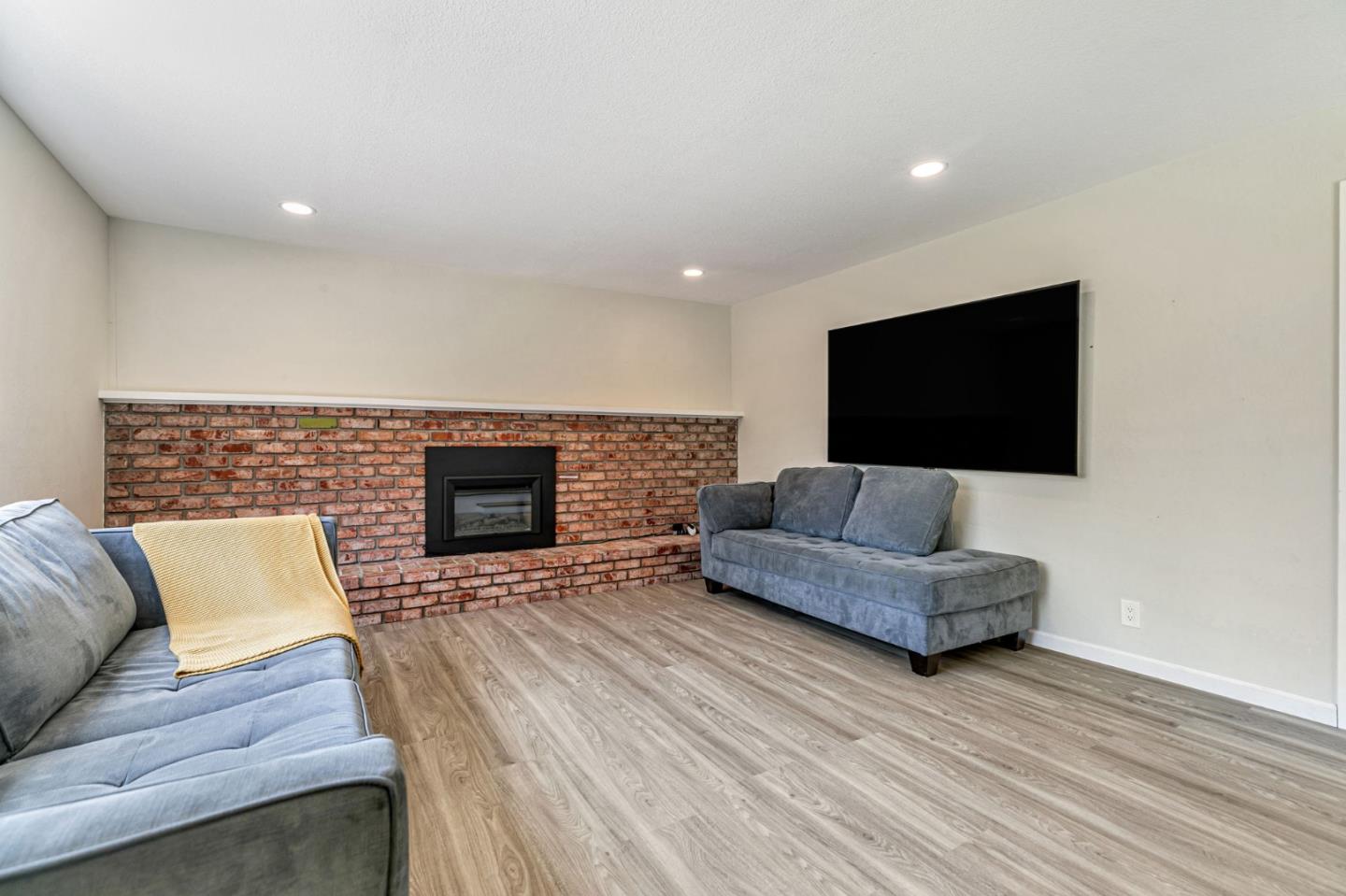 Detail Gallery Image 18 of 65 For 2739 Saint Giles Ln, Mountain View,  CA 94040 - 4 Beds | 2/1 Baths