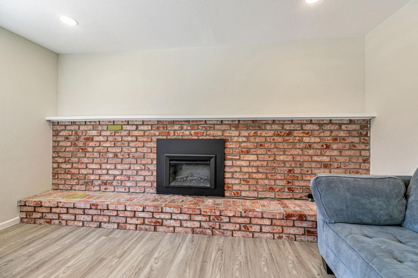Detail Gallery Image 19 of 65 For 2739 Saint Giles Ln, Mountain View,  CA 94040 - 4 Beds | 2/1 Baths