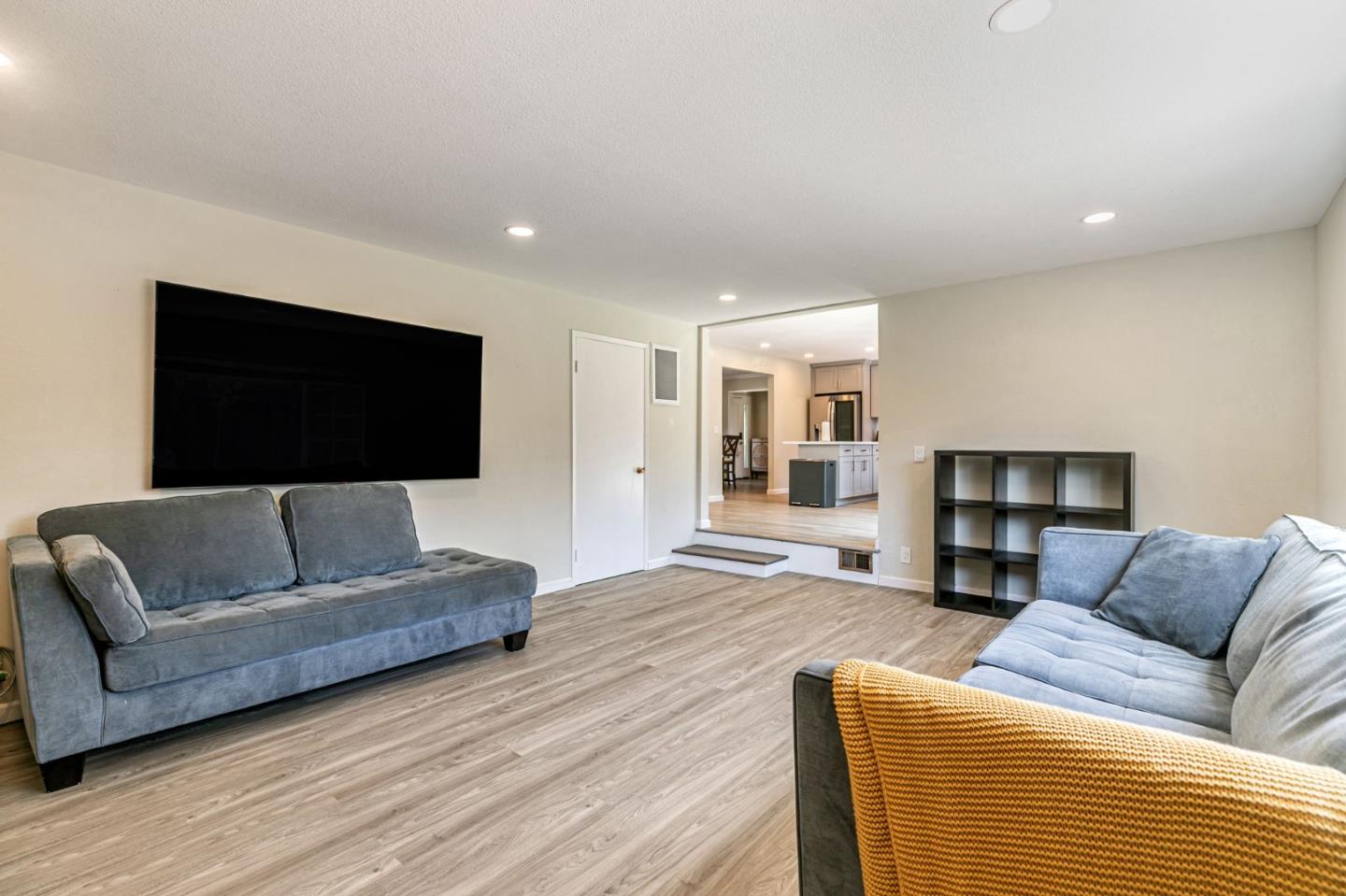 Detail Gallery Image 20 of 65 For 2739 Saint Giles Ln, Mountain View,  CA 94040 - 4 Beds | 2/1 Baths