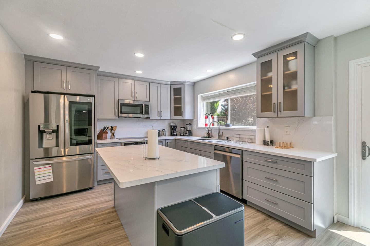 Detail Gallery Image 22 of 65 For 2739 Saint Giles Ln, Mountain View,  CA 94040 - 4 Beds | 2/1 Baths