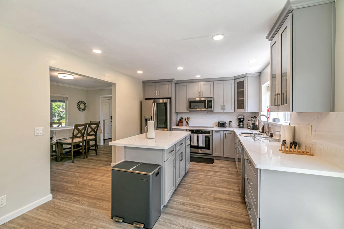 Detail Gallery Image 23 of 65 For 2739 Saint Giles Ln, Mountain View,  CA 94040 - 4 Beds | 2/1 Baths