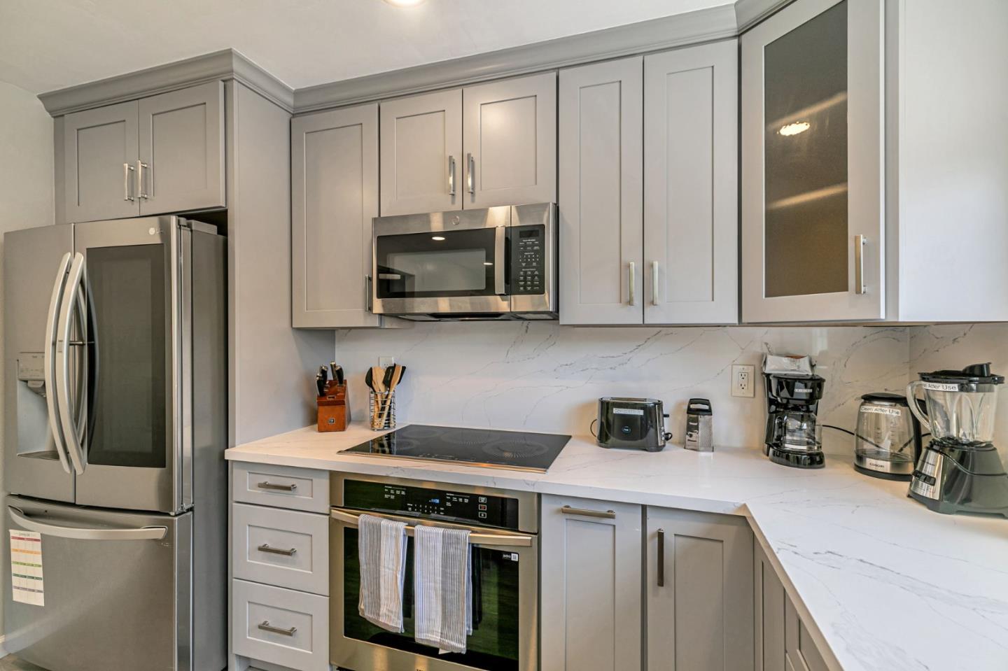 Detail Gallery Image 25 of 65 For 2739 Saint Giles Ln, Mountain View,  CA 94040 - 4 Beds | 2/1 Baths