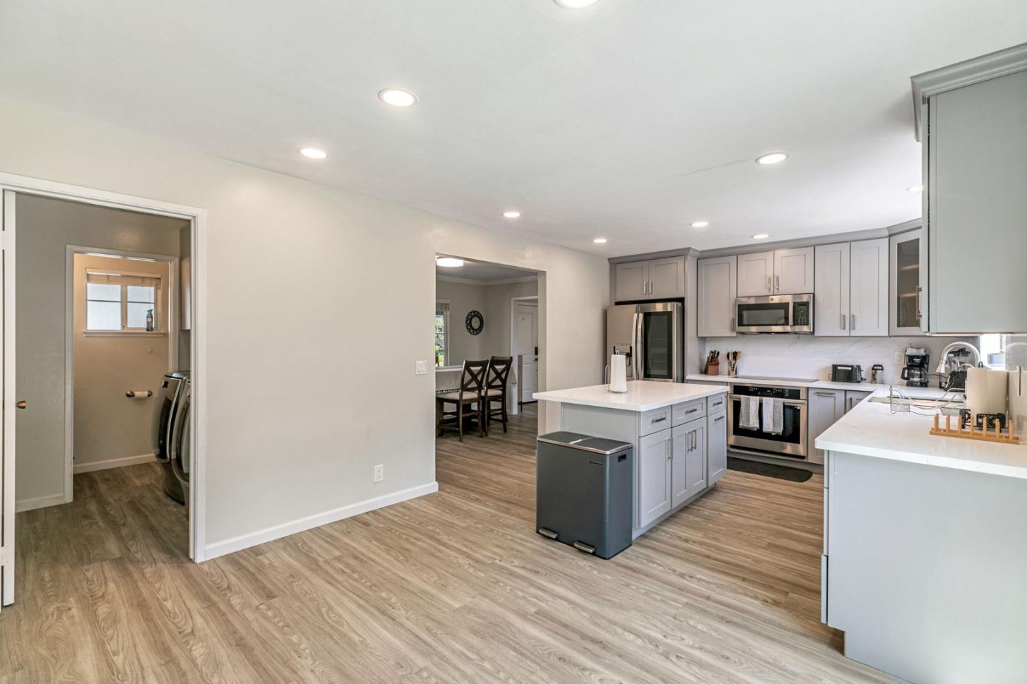Detail Gallery Image 28 of 65 For 2739 Saint Giles Ln, Mountain View,  CA 94040 - 4 Beds | 2/1 Baths