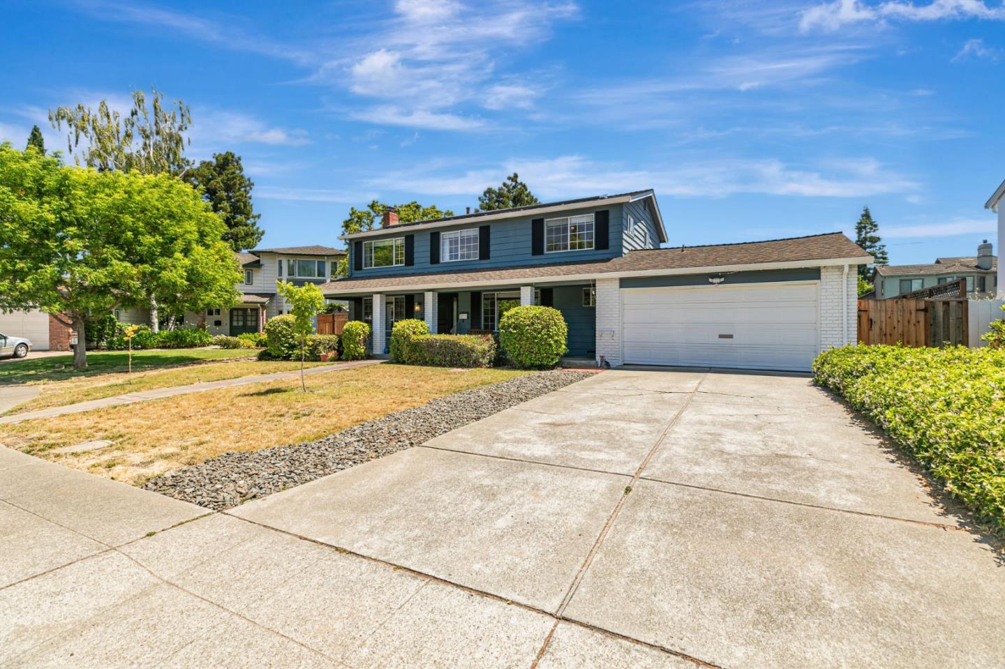 Detail Gallery Image 3 of 65 For 2739 Saint Giles Ln, Mountain View,  CA 94040 - 4 Beds | 2/1 Baths