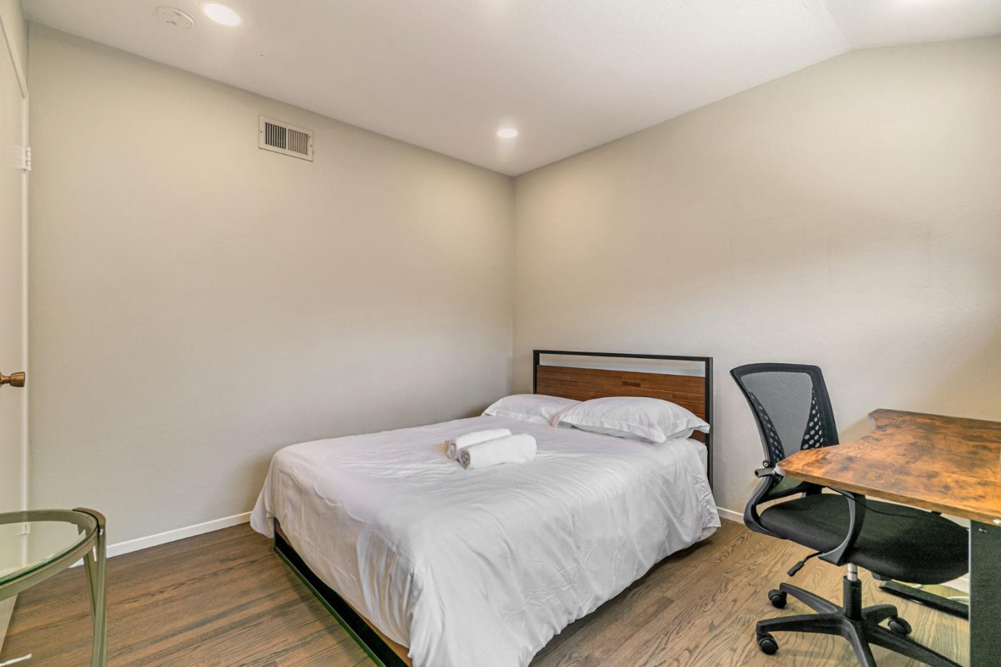 Detail Gallery Image 38 of 65 For 2739 Saint Giles Ln, Mountain View,  CA 94040 - 4 Beds | 2/1 Baths