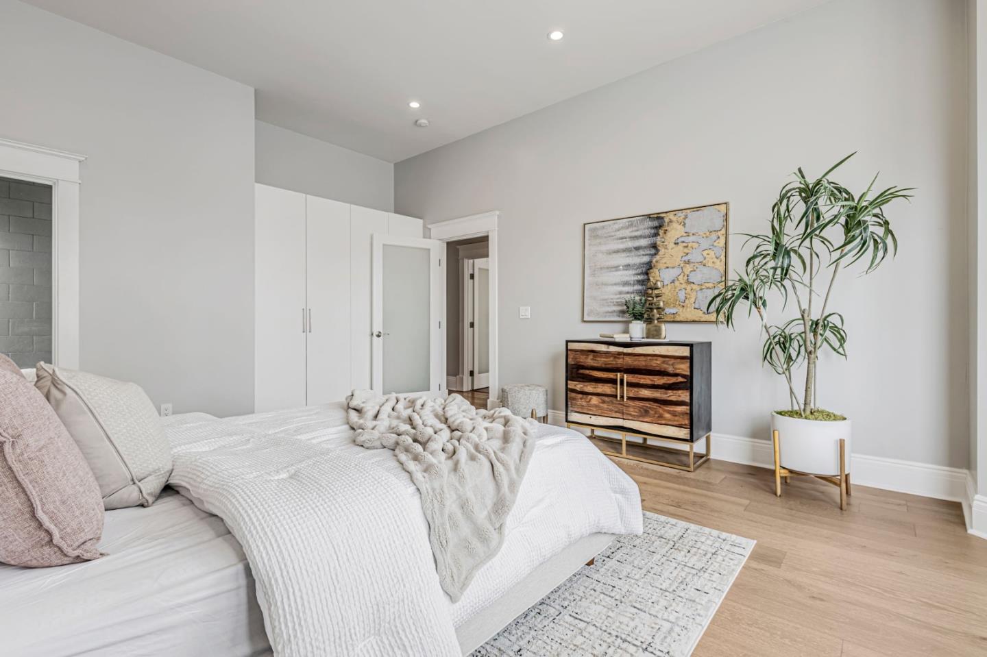 Detail Gallery Image 18 of 41 For 473 South Van Ness Ave, San Francisco,  CA 94103 - 4 Beds | 3 Baths