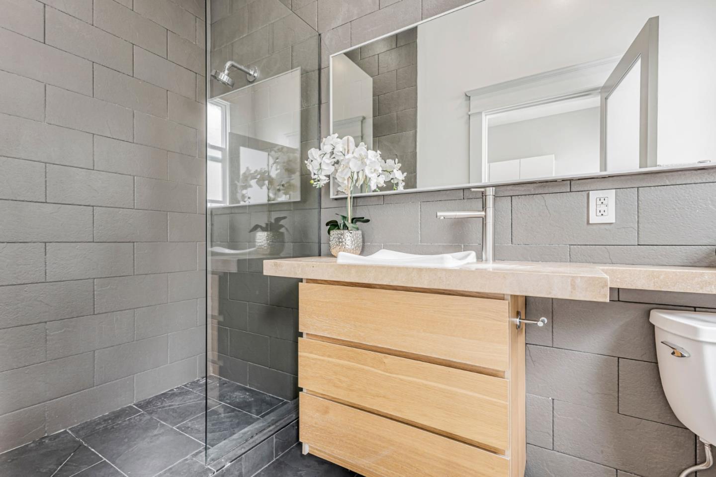 Detail Gallery Image 33 of 41 For 473 South Van Ness Ave, San Francisco,  CA 94103 - 4 Beds | 3 Baths