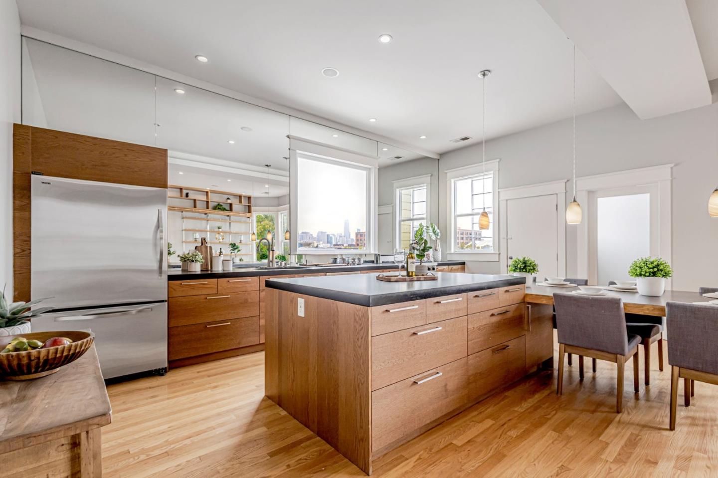 Detail Gallery Image 5 of 41 For 473 South Van Ness Ave, San Francisco,  CA 94103 - 4 Beds | 3 Baths