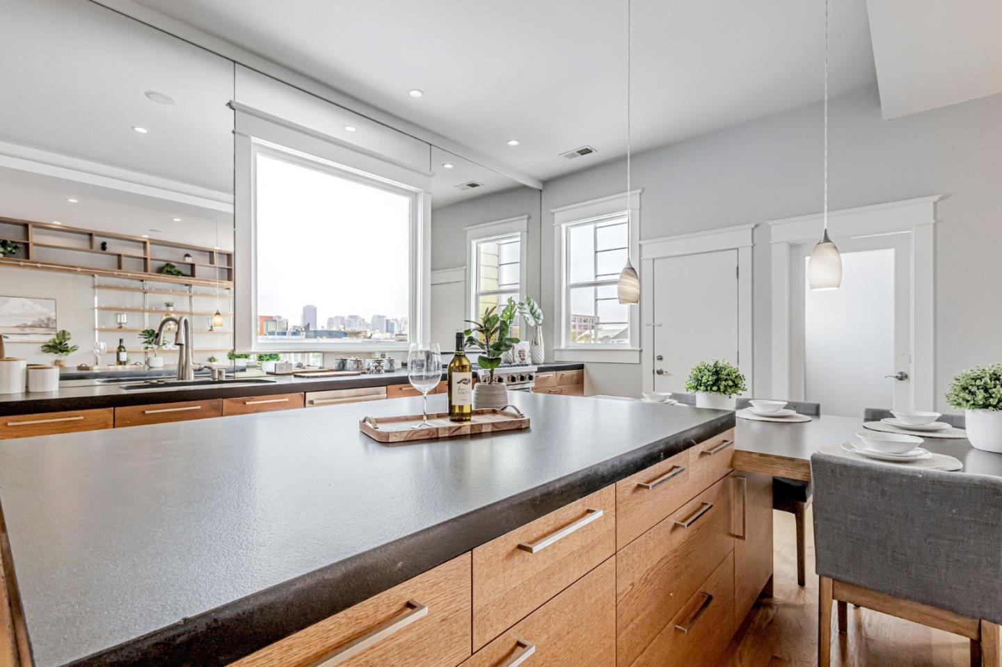 Detail Gallery Image 8 of 41 For 473 South Van Ness Ave, San Francisco,  CA 94103 - 4 Beds | 3 Baths