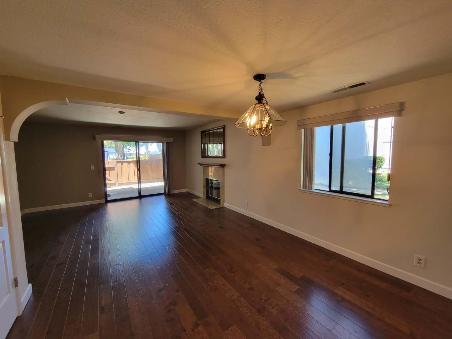 Detail Gallery Image 4 of 39 For 6125 Thornton Ave a,  Newark,  CA 94560 - 2 Beds | 2/1 Baths