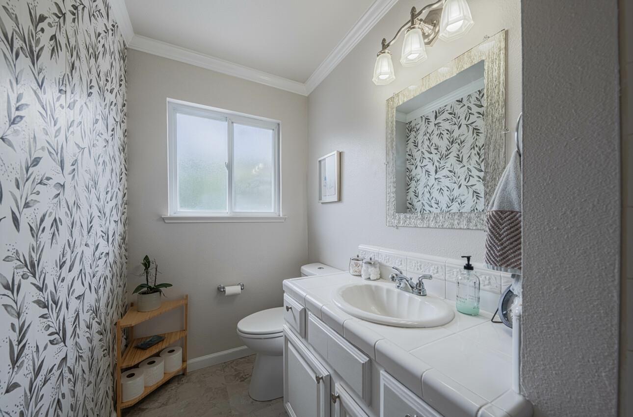 Detail Gallery Image 11 of 14 For 715 via Maria, Salinas,  CA 93901 - 3 Beds | 2 Baths