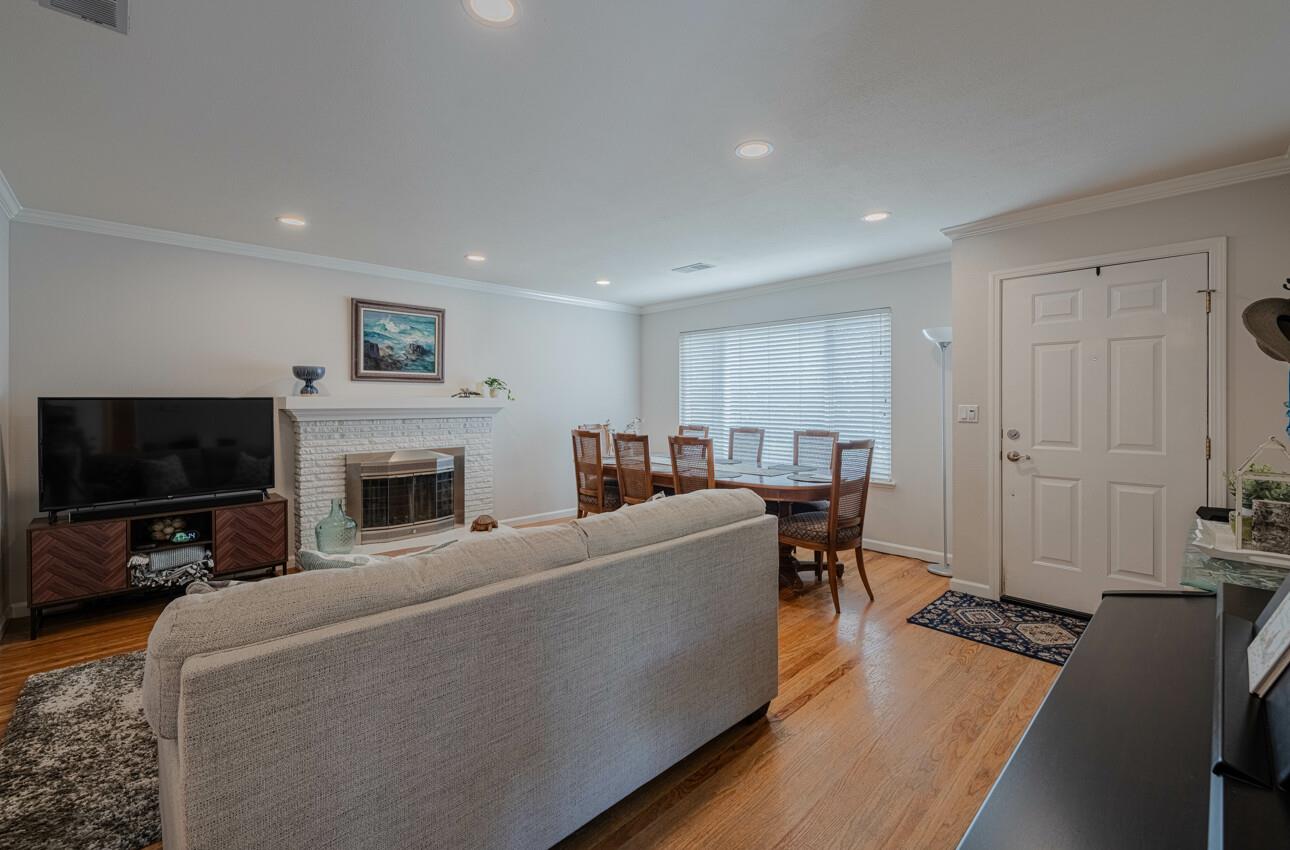 Detail Gallery Image 3 of 14 For 715 via Maria, Salinas,  CA 93901 - 3 Beds | 2 Baths