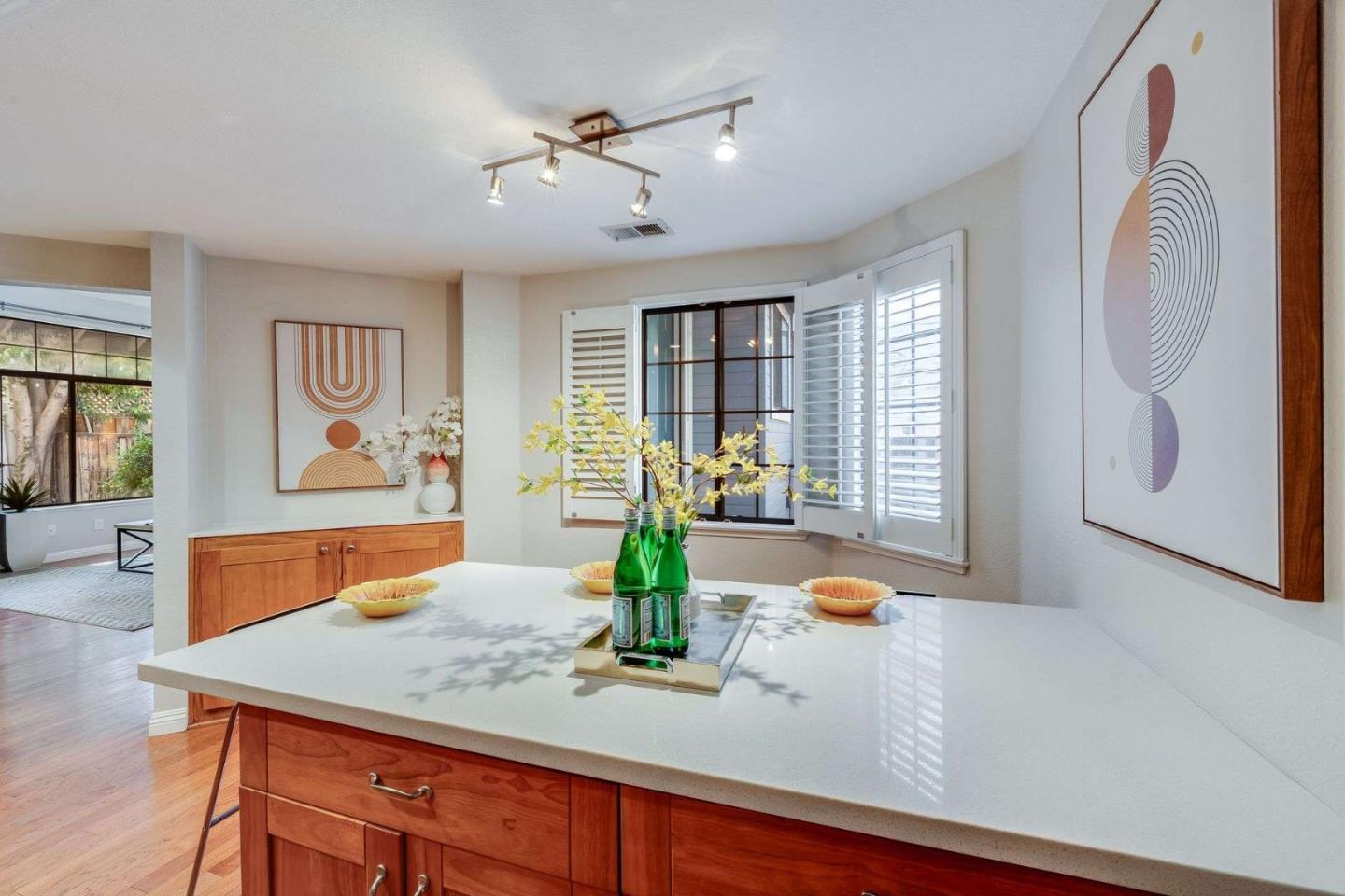 Detail Gallery Image 12 of 29 For 418 Mountain Laurel Ct, Mountain View,  CA 94043 - 2 Beds | 2/1 Baths