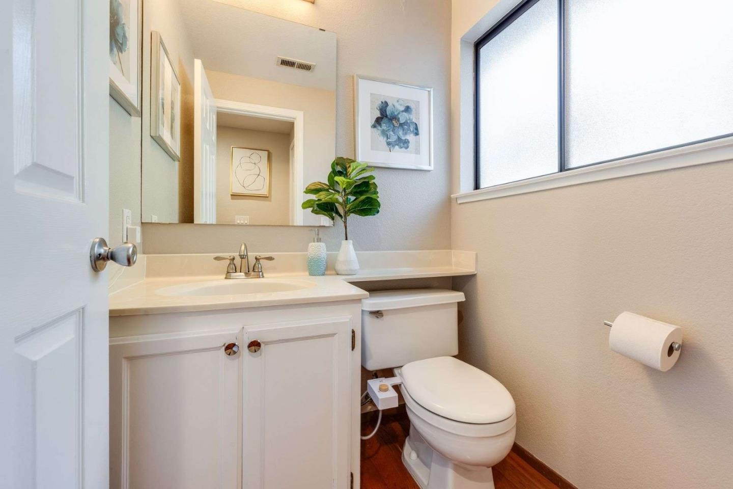 Detail Gallery Image 14 of 29 For 418 Mountain Laurel Ct, Mountain View,  CA 94043 - 2 Beds | 2/1 Baths