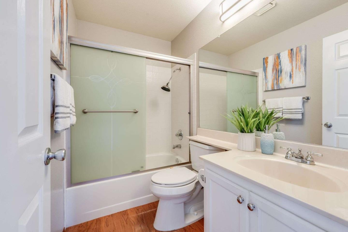Detail Gallery Image 18 of 29 For 418 Mountain Laurel Ct, Mountain View,  CA 94043 - 2 Beds | 2/1 Baths