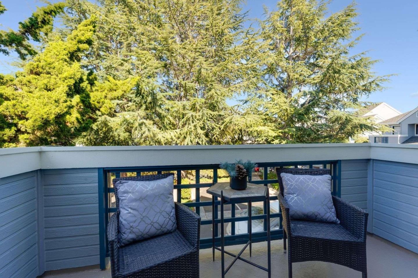 Detail Gallery Image 19 of 29 For 418 Mountain Laurel Ct, Mountain View,  CA 94043 - 2 Beds | 2/1 Baths