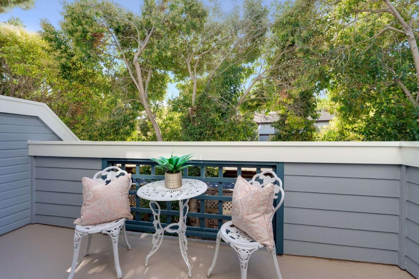 Detail Gallery Image 23 of 29 For 418 Mountain Laurel Ct, Mountain View,  CA 94043 - 2 Beds | 2/1 Baths