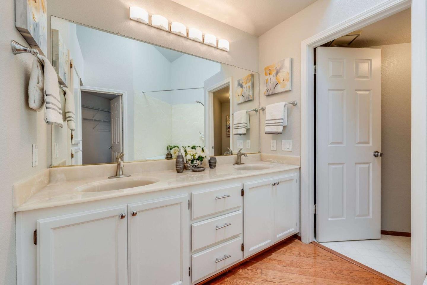 Detail Gallery Image 24 of 29 For 418 Mountain Laurel Ct, Mountain View,  CA 94043 - 2 Beds | 2/1 Baths