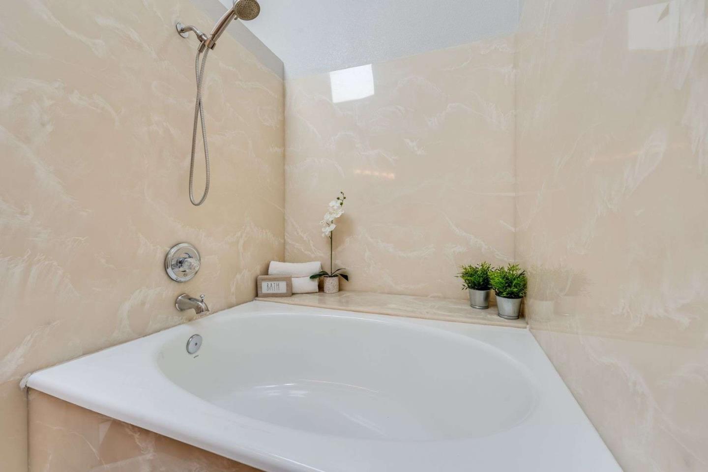 Detail Gallery Image 25 of 29 For 418 Mountain Laurel Ct, Mountain View,  CA 94043 - 2 Beds | 2/1 Baths