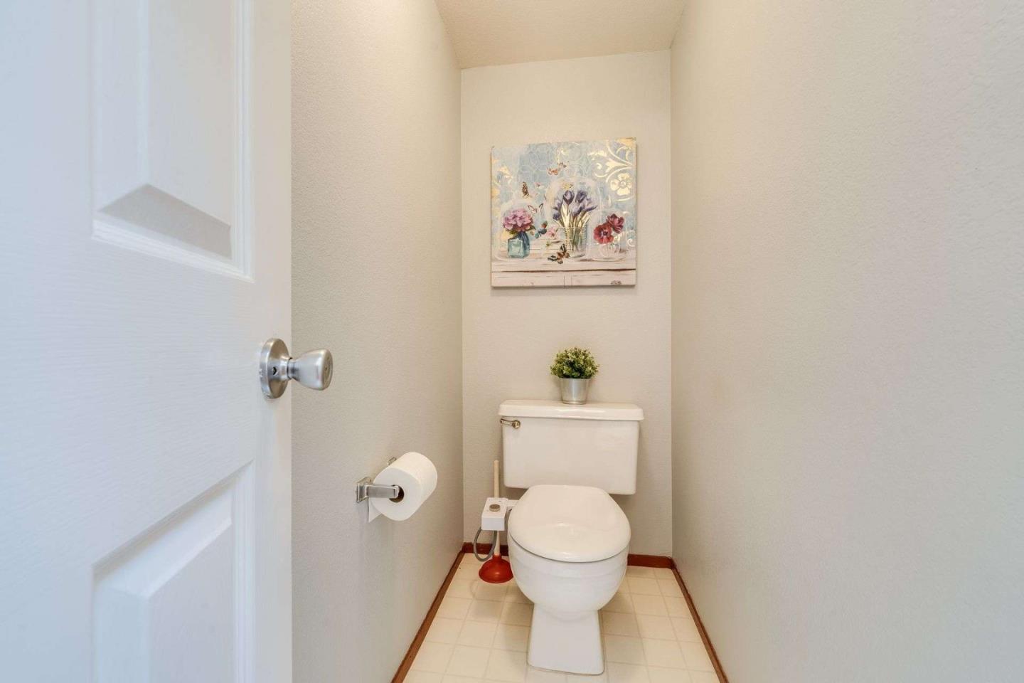 Detail Gallery Image 26 of 29 For 418 Mountain Laurel Ct, Mountain View,  CA 94043 - 2 Beds | 2/1 Baths