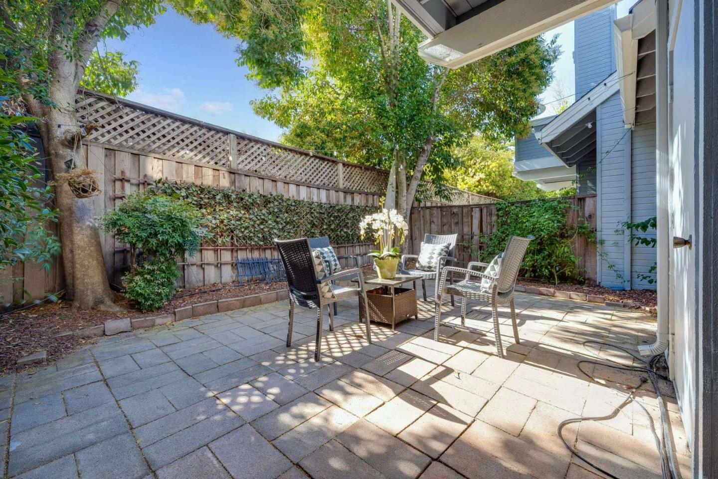 Detail Gallery Image 27 of 29 For 418 Mountain Laurel Ct, Mountain View,  CA 94043 - 2 Beds | 2/1 Baths