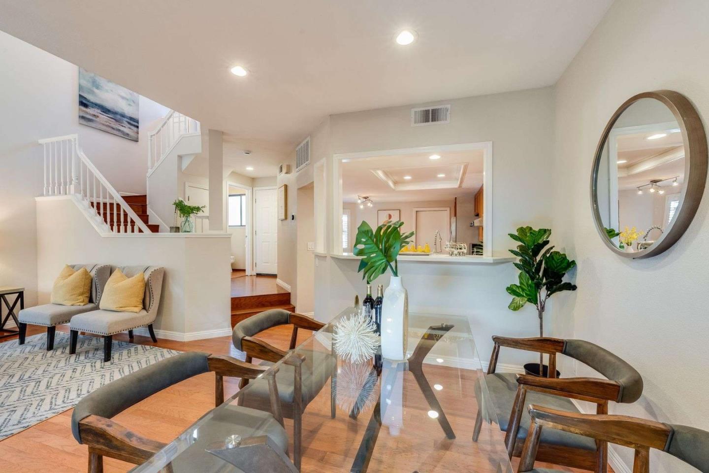 Detail Gallery Image 8 of 29 For 418 Mountain Laurel Ct, Mountain View,  CA 94043 - 2 Beds | 2/1 Baths
