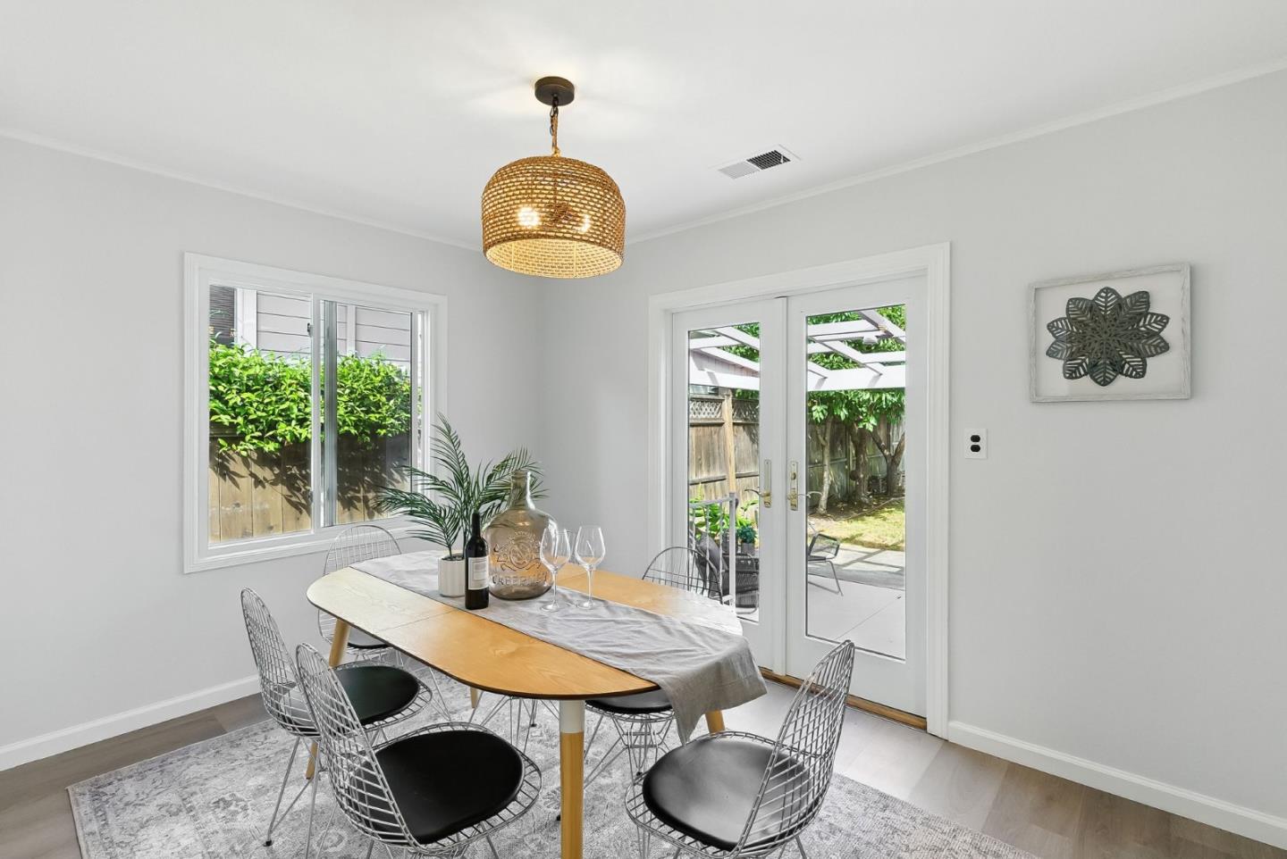 Detail Gallery Image 10 of 35 For 1300 Howard Ave, San Carlos,  CA 94070 - 2 Beds | 1 Baths