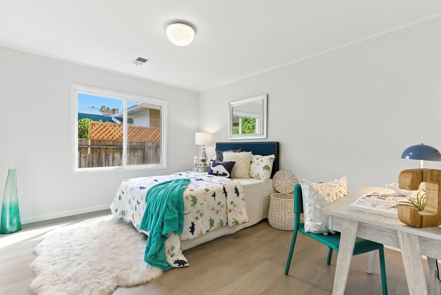 Detail Gallery Image 13 of 35 For 1300 Howard Ave, San Carlos,  CA 94070 - 2 Beds | 1 Baths