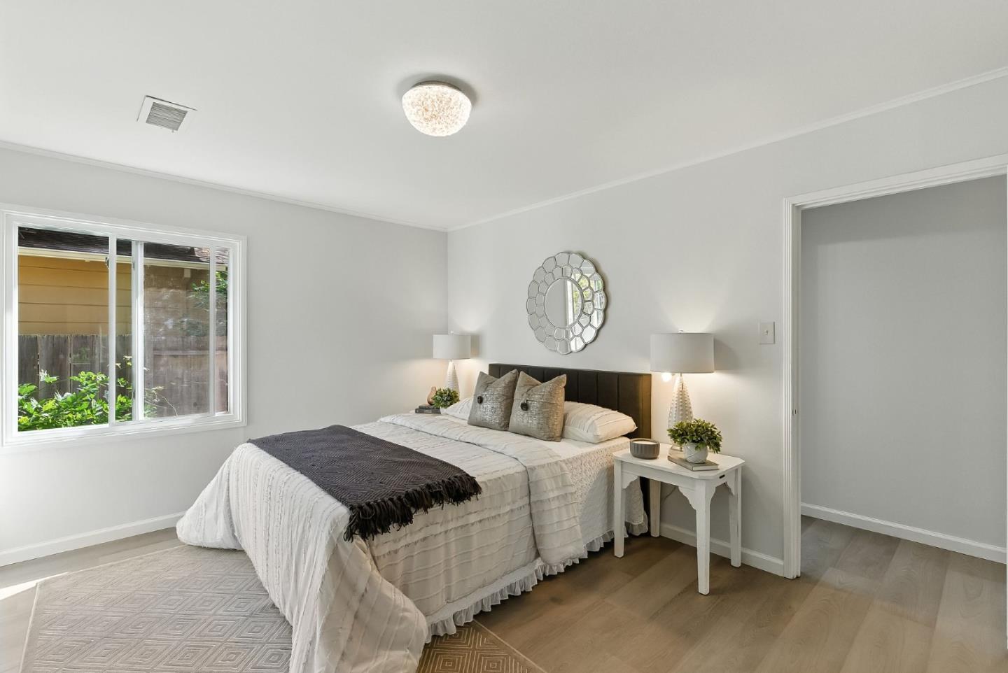 Detail Gallery Image 17 of 35 For 1300 Howard Ave, San Carlos,  CA 94070 - 2 Beds | 1 Baths