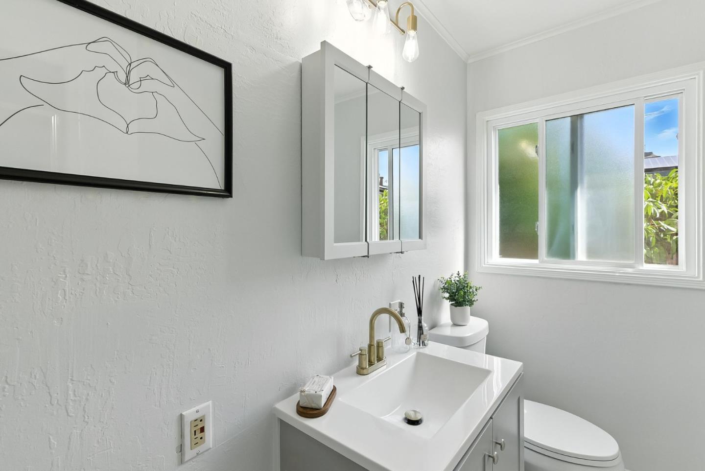 Detail Gallery Image 18 of 35 For 1300 Howard Ave, San Carlos,  CA 94070 - 2 Beds | 1 Baths