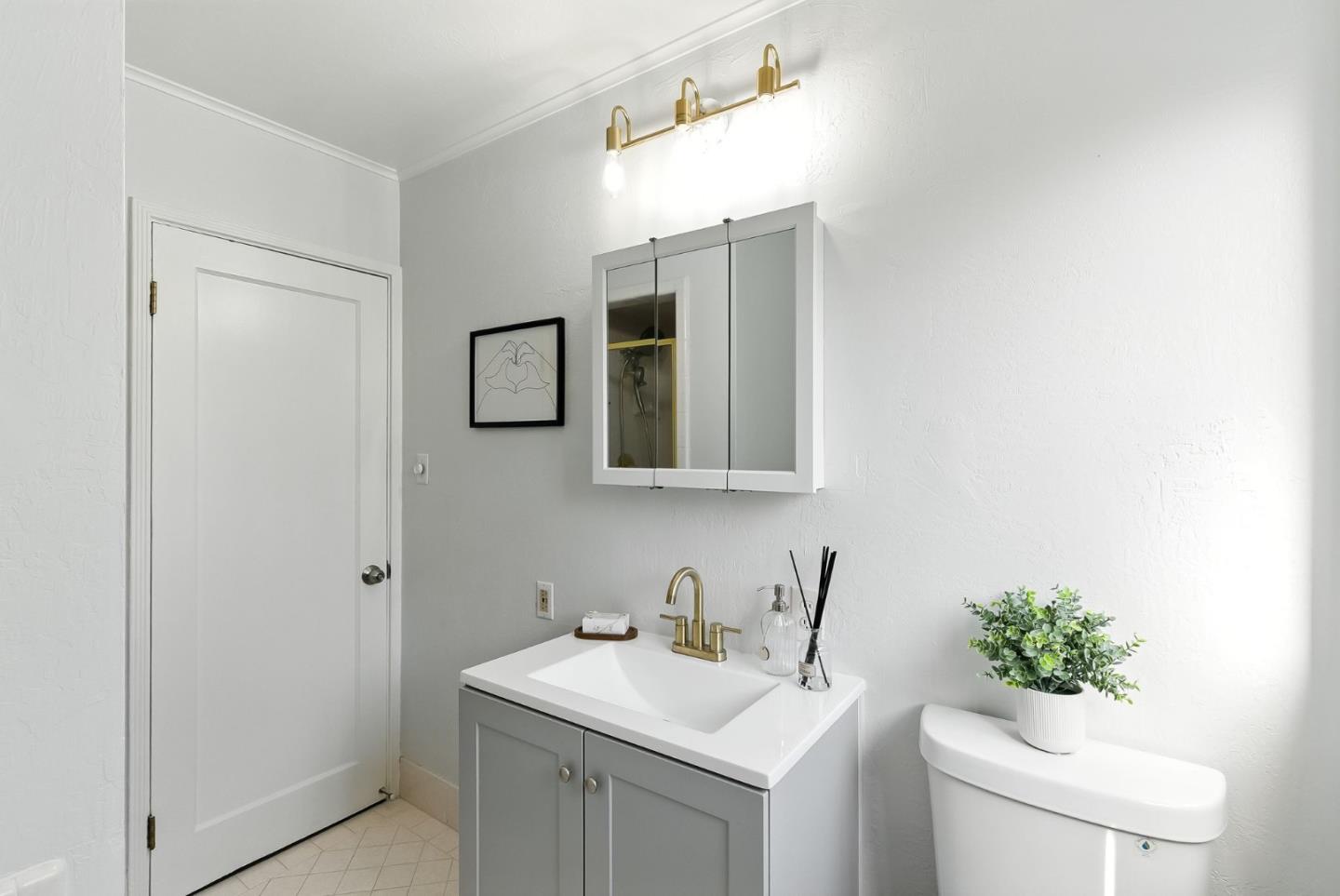Detail Gallery Image 19 of 35 For 1300 Howard Ave, San Carlos,  CA 94070 - 2 Beds | 1 Baths