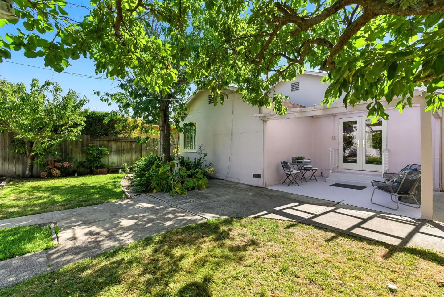 Detail Gallery Image 23 of 35 For 1300 Howard Ave, San Carlos,  CA 94070 - 2 Beds | 1 Baths