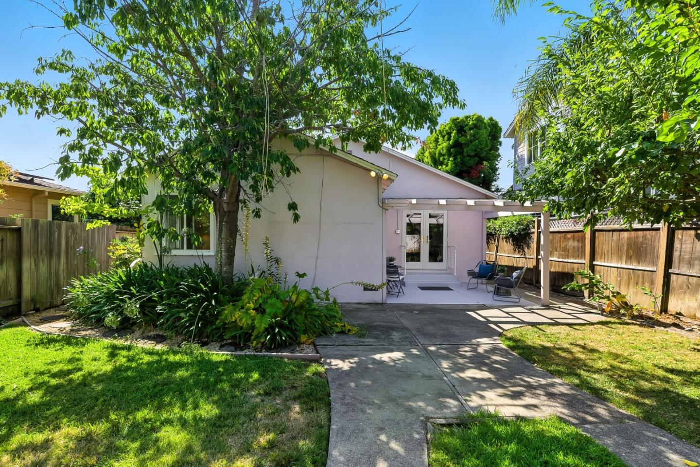 Detail Gallery Image 24 of 35 For 1300 Howard Ave, San Carlos,  CA 94070 - 2 Beds | 1 Baths