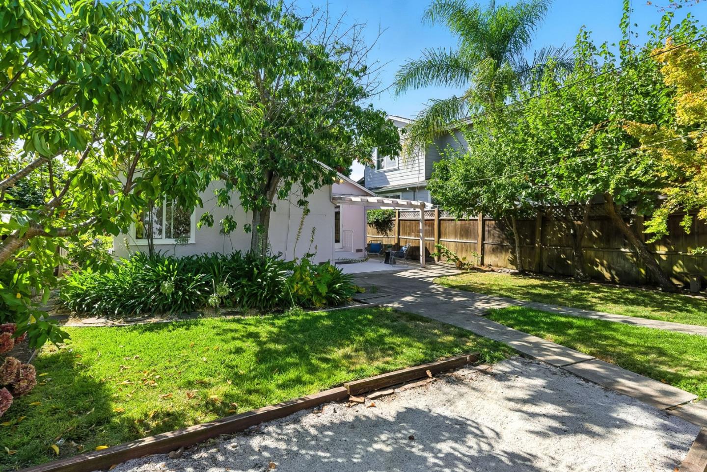 Detail Gallery Image 25 of 35 For 1300 Howard Ave, San Carlos,  CA 94070 - 2 Beds | 1 Baths