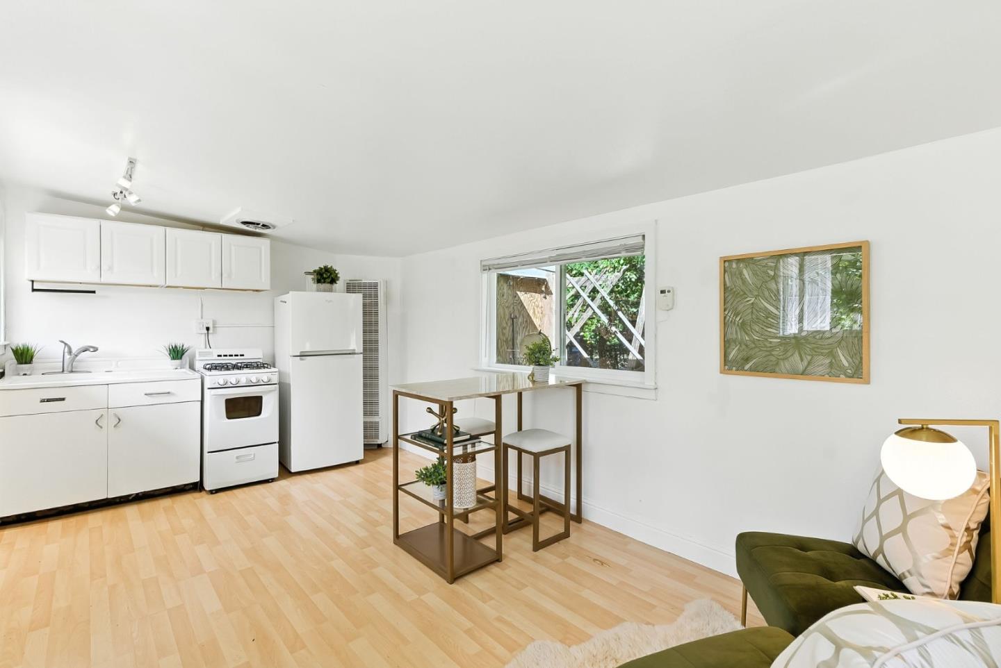 Detail Gallery Image 29 of 35 For 1300 Howard Ave, San Carlos,  CA 94070 - 2 Beds | 1 Baths
