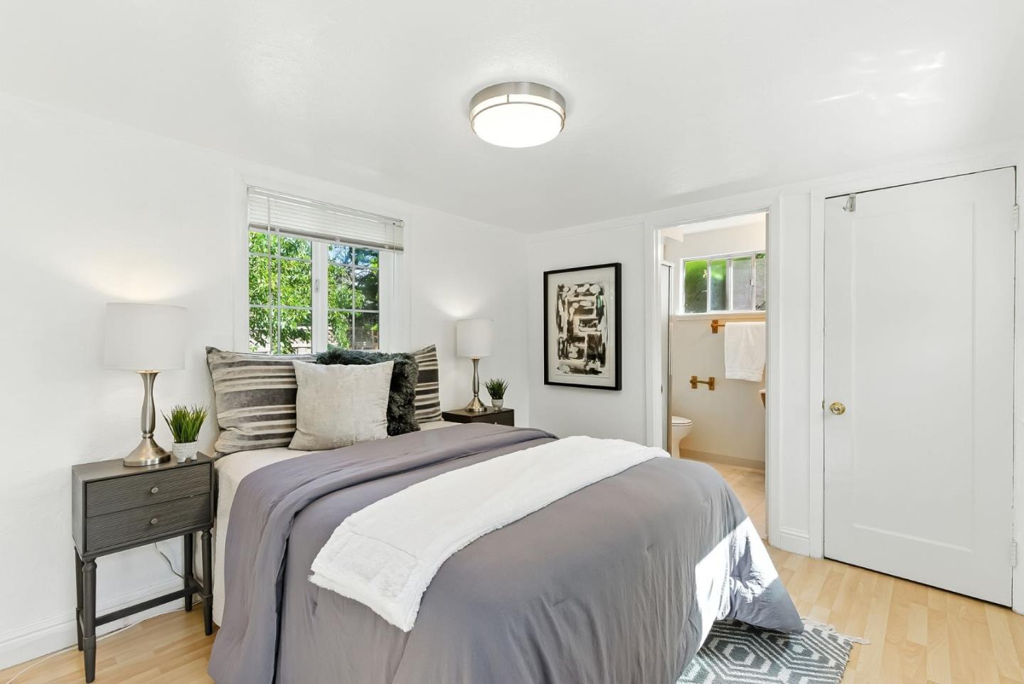Detail Gallery Image 32 of 35 For 1300 Howard Ave, San Carlos,  CA 94070 - 2 Beds | 1 Baths