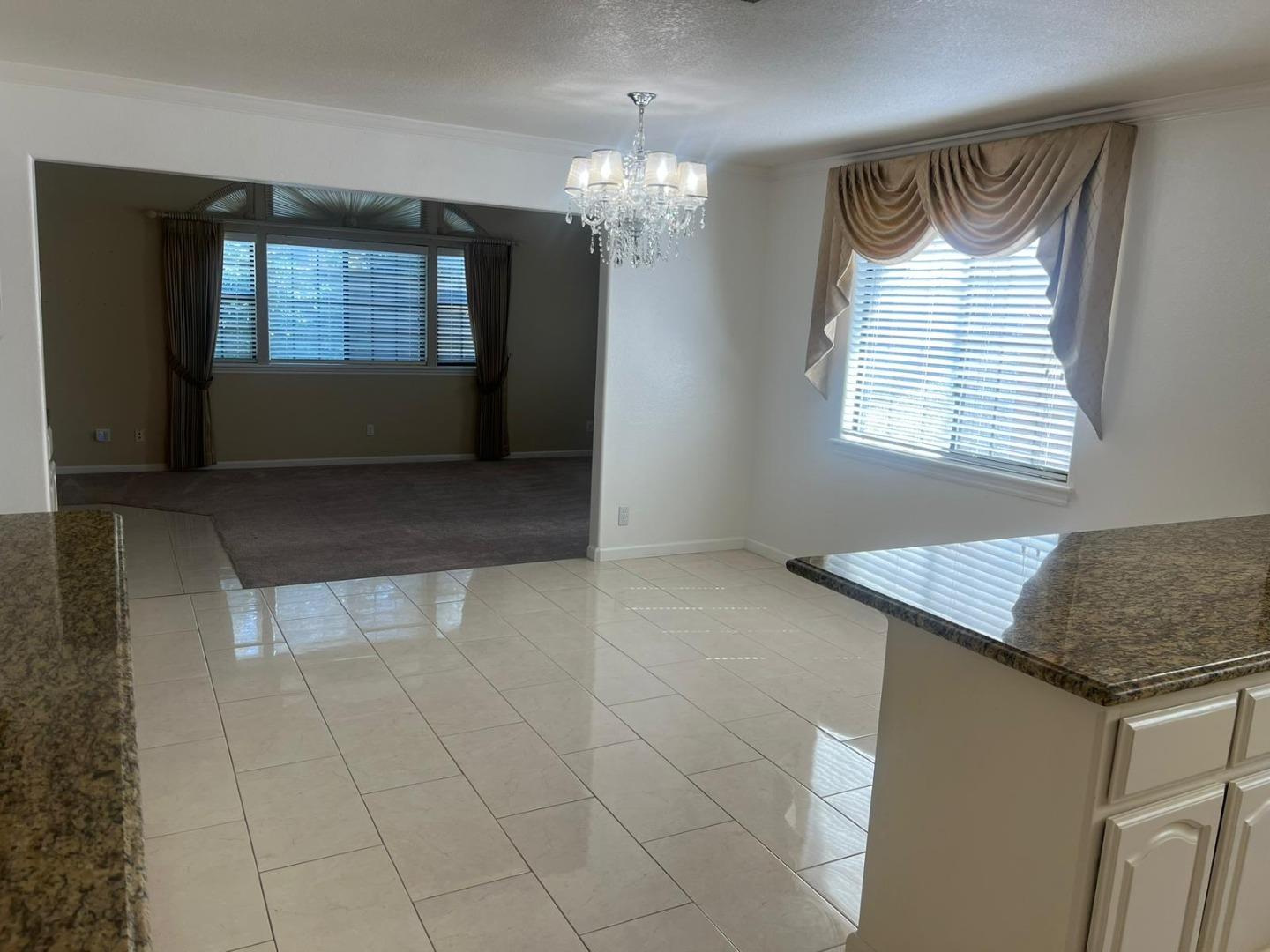 Detail Gallery Image 27 of 39 For 2488 Shilshone Cir, San Jose,  CA 95121 - 3 Beds | 2 Baths