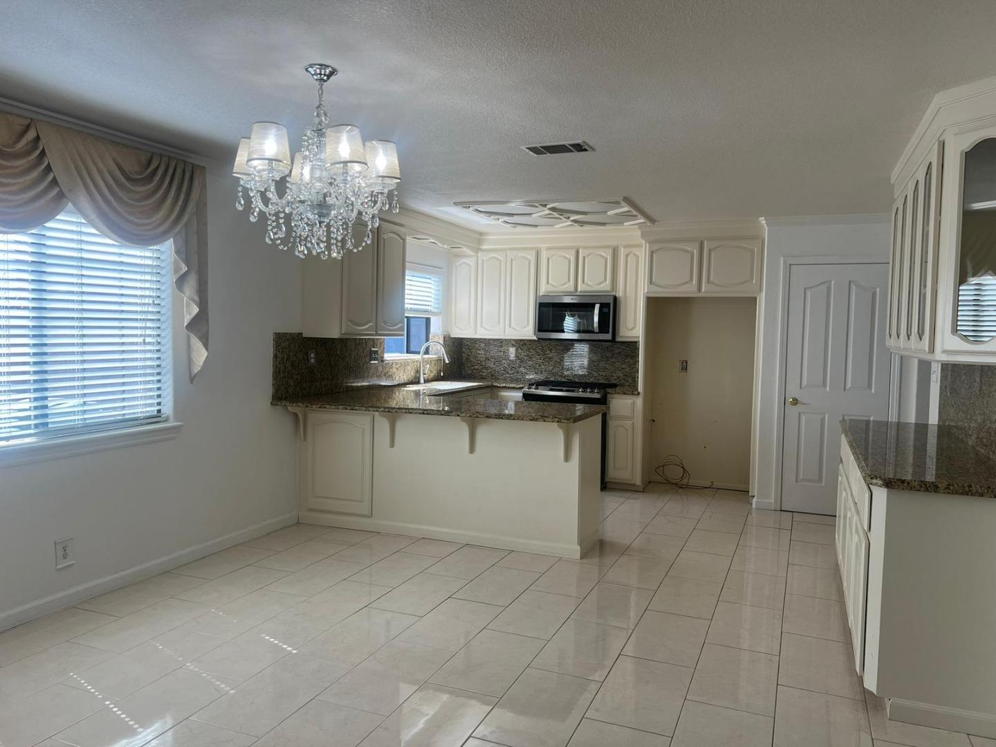 Detail Gallery Image 29 of 39 For 2488 Shilshone Cir, San Jose,  CA 95121 - 3 Beds | 2 Baths