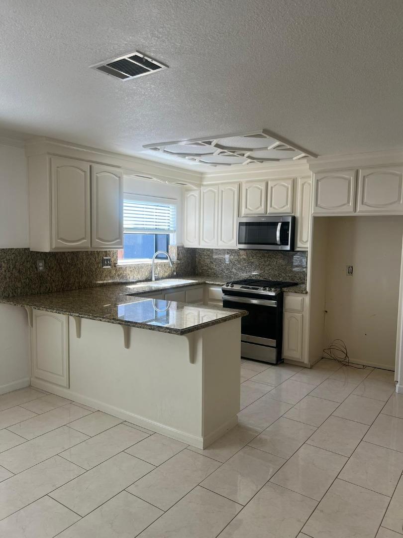 Detail Gallery Image 30 of 39 For 2488 Shilshone Cir, San Jose,  CA 95121 - 3 Beds | 2 Baths