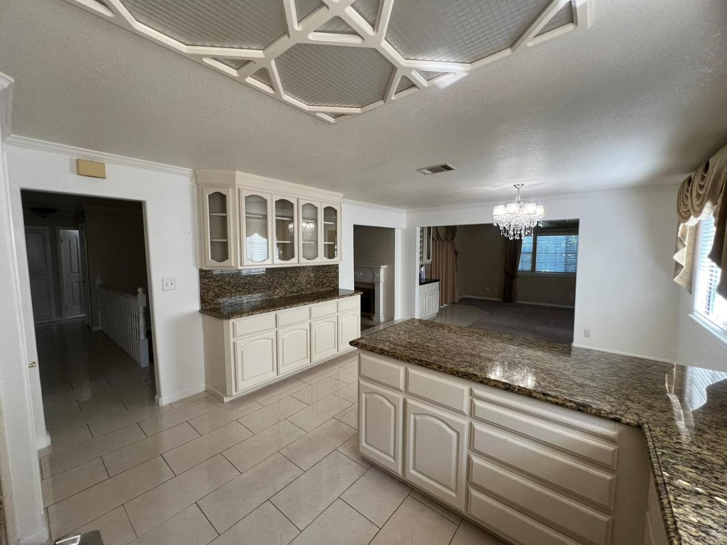 Detail Gallery Image 38 of 39 For 2488 Shilshone Cir, San Jose,  CA 95121 - 3 Beds | 2 Baths