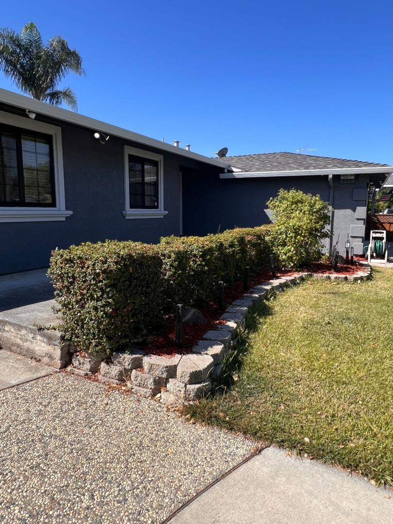 Detail Gallery Image 5 of 39 For 2488 Shilshone Cir, San Jose,  CA 95121 - 3 Beds | 2 Baths