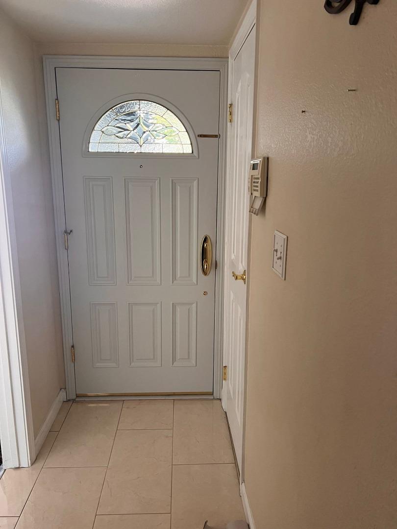 Detail Gallery Image 8 of 39 For 2488 Shilshone Cir, San Jose,  CA 95121 - 3 Beds | 2 Baths
