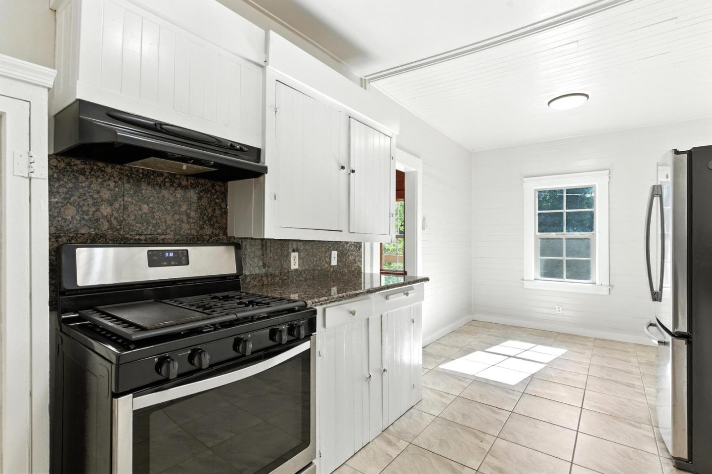 Detail Gallery Image 12 of 20 For 27586 Moody Rd, Los Altos Hills,  CA 94022 - 3 Beds | 2 Baths
