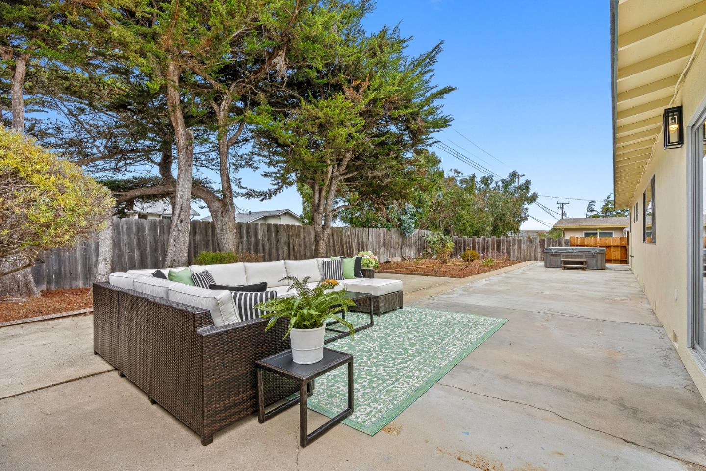 Detail Gallery Image 30 of 38 For 274 Cosky Dr, Marina,  CA 93933 - 3 Beds | 2 Baths