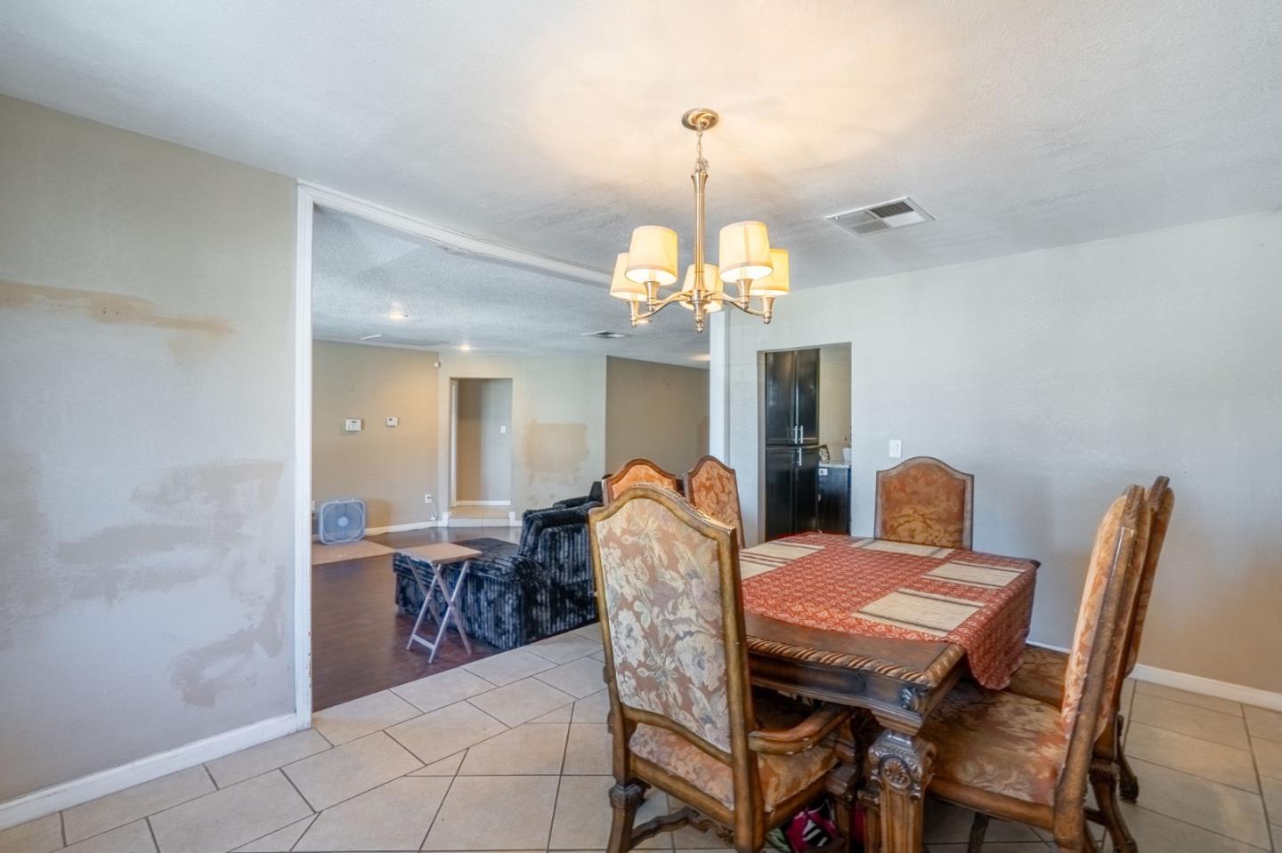 Detail Gallery Image 11 of 25 For 3600 Spruce Ave, Ceres,  CA 95307 - 4 Beds | 2/1 Baths