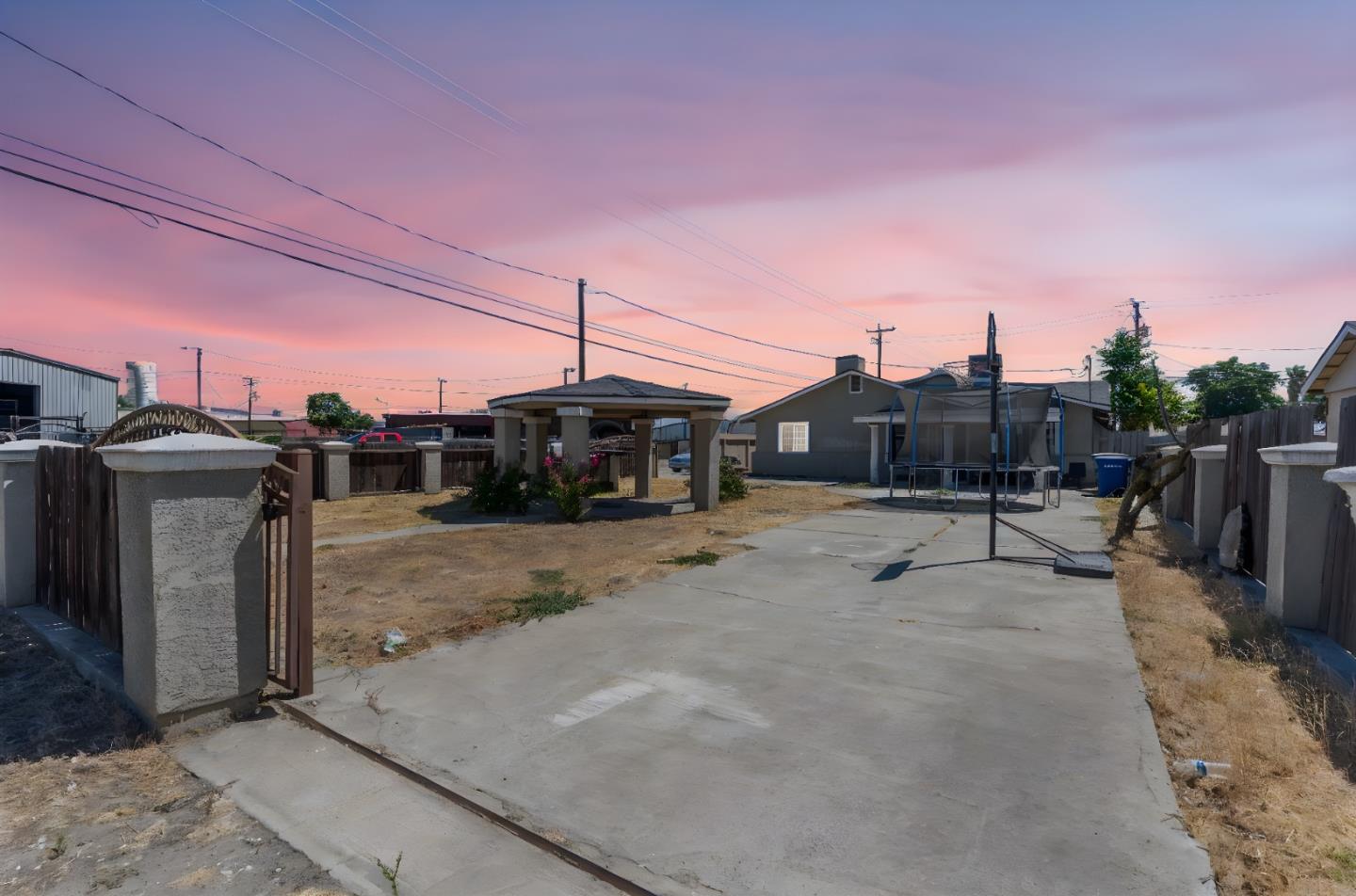 Detail Gallery Image 2 of 25 For 3600 Spruce Ave, Ceres,  CA 95307 - 4 Beds | 2/1 Baths