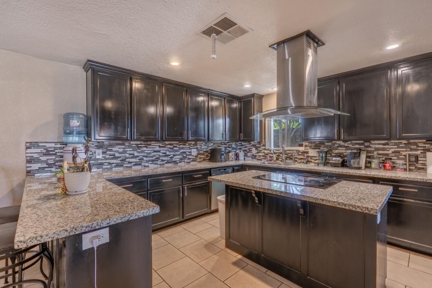 Detail Gallery Image 8 of 25 For 3600 Spruce Ave, Ceres,  CA 95307 - 4 Beds | 2/1 Baths